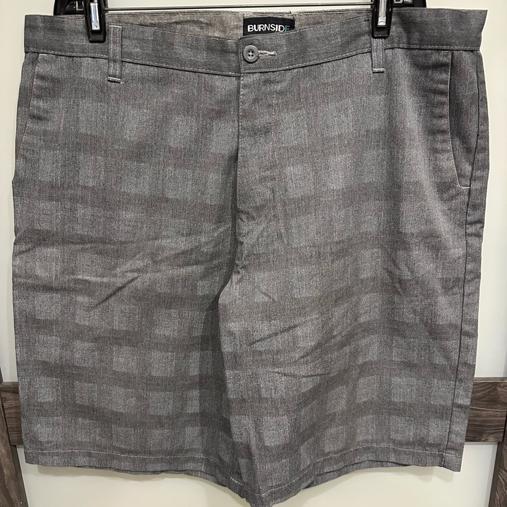 Burnside Y2K Skater Street Shorts Mens Size 40 Plaid Chino Flat Front Gray Black